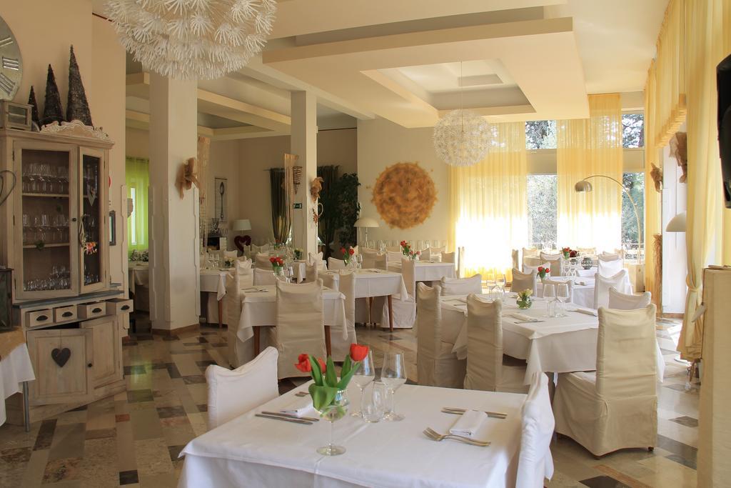 Hotel Ristorante Sole Múggia Exterior foto